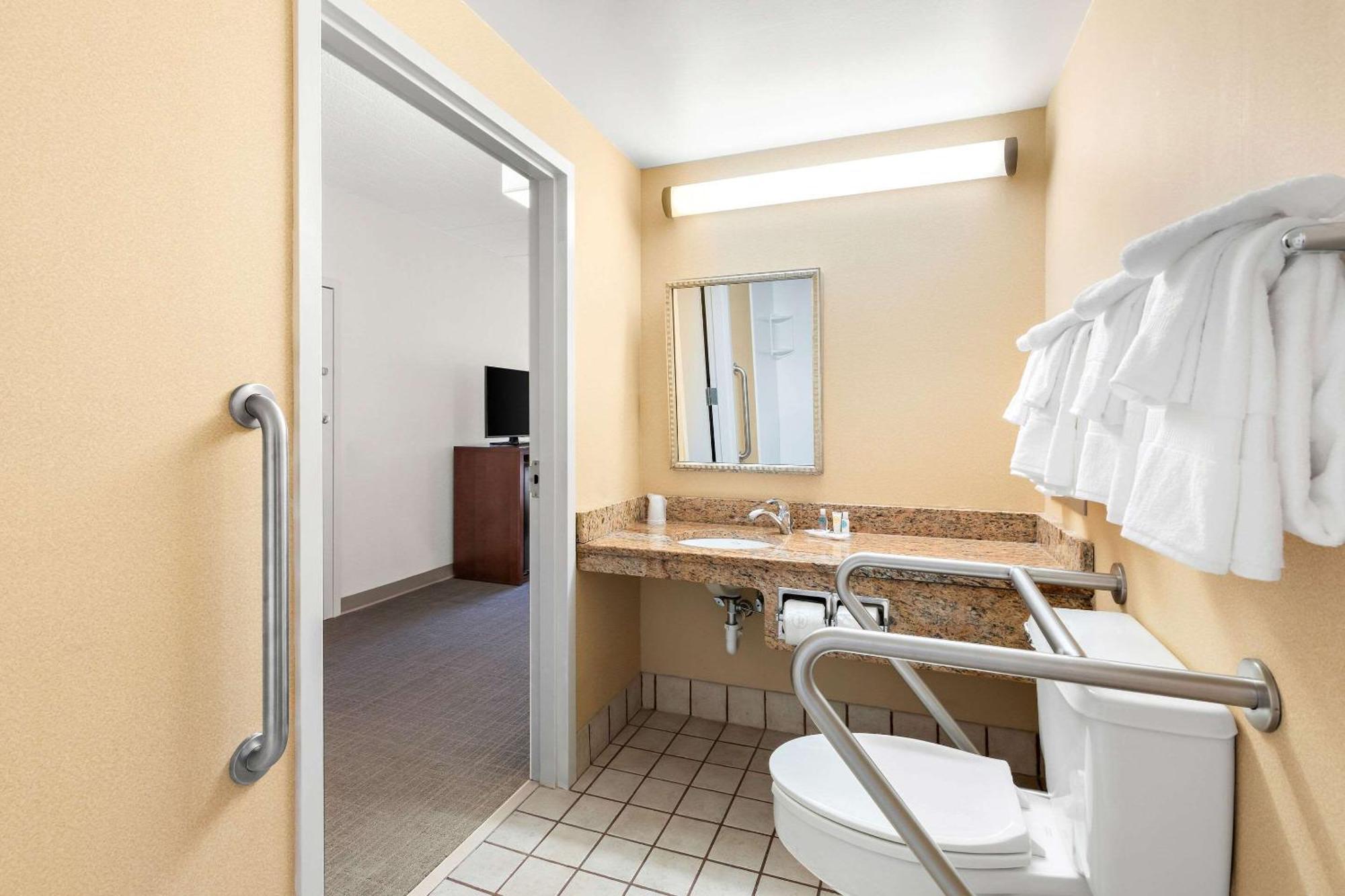 Comfort Inn Pocono Lakes Region Lake Ariel Экстерьер фото